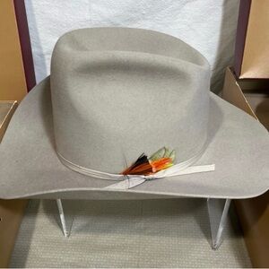 Stetson - Men's “Silver Belly” Light Gray Felt Western Hat with Feather Accent